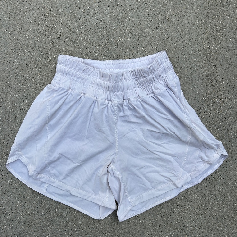 LuluLemon  Hotty Hot High Rise Short 2.5 Size 2